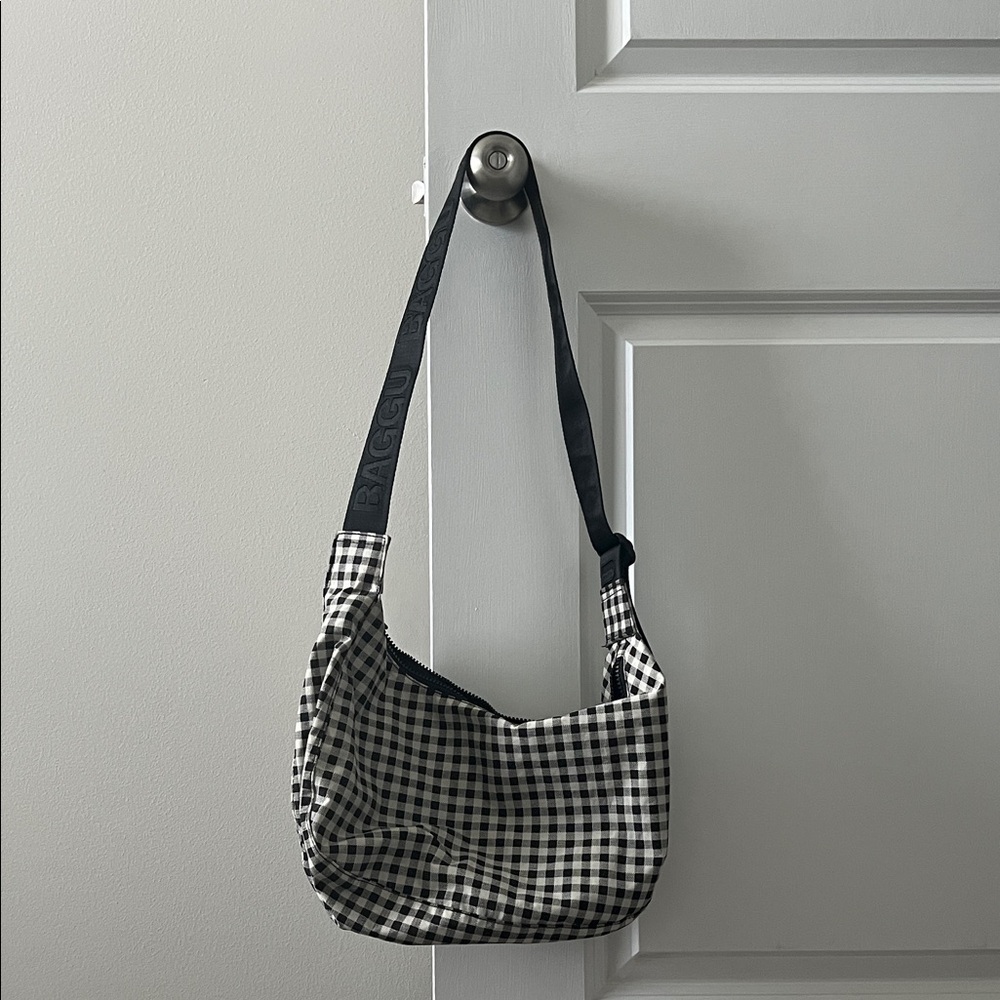 Baggu Medium Crescent black & white gingham